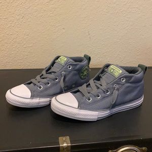 Brand new kids converse no tie mid rise sneakers size 2